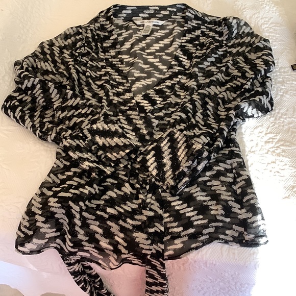 Vintage Diane von Furstenburg silk wrap around blouse - Picture 6 of 9